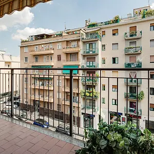 Appartamento Cosy With Balcony & Private Garage, Milano